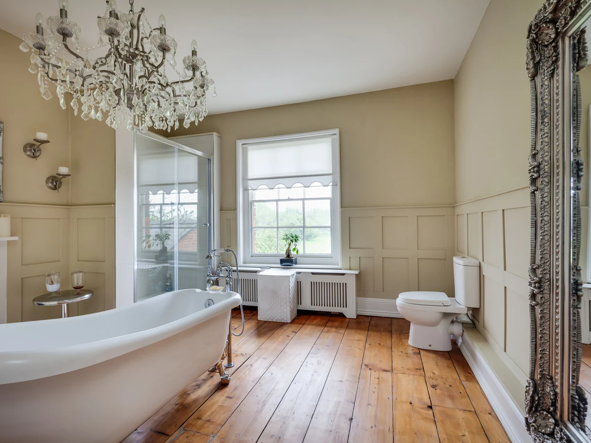 Bathroom painting in Cheltenham by Cheltenham Decorators, grand Victorian rectory bathroom freshly painted