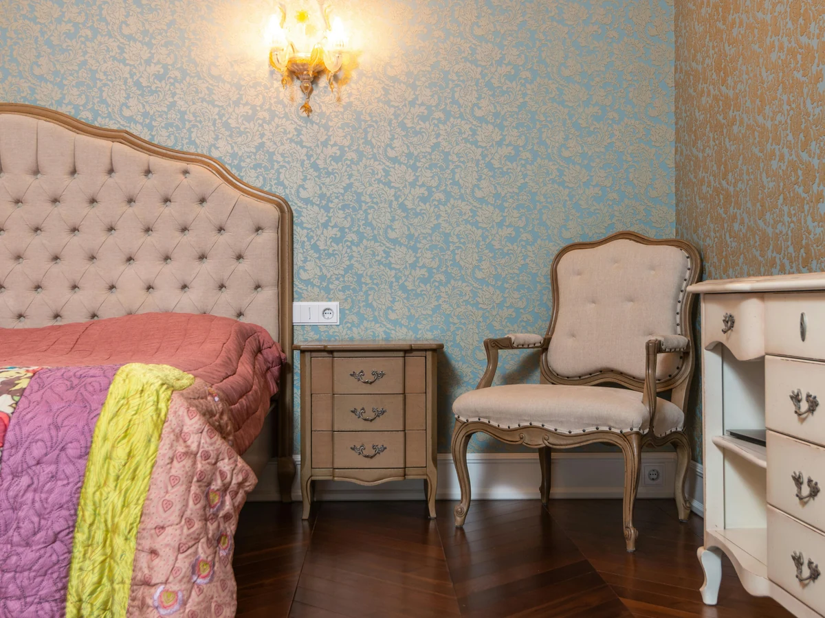 Bedroom painting in Cheltenham by Cheltenham Decorators, classic ornate period bedroom finish