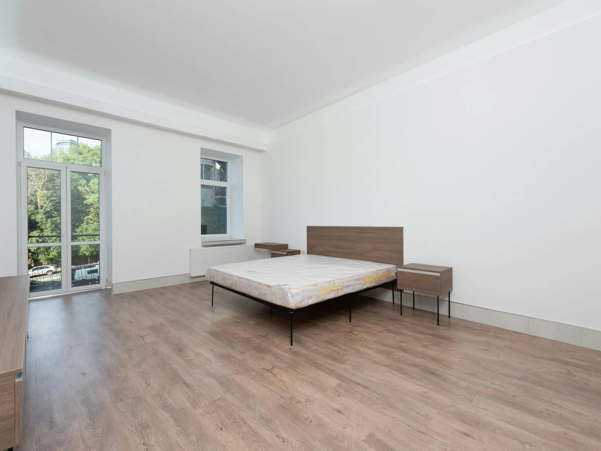 Empty white room with a bare floor ready for the next tenant