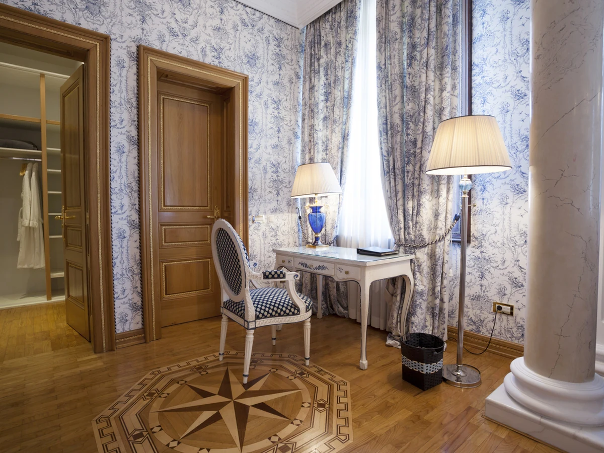 Home office painting in Cheltenham by Cheltenham Decorators, luxury study with floral feature wall